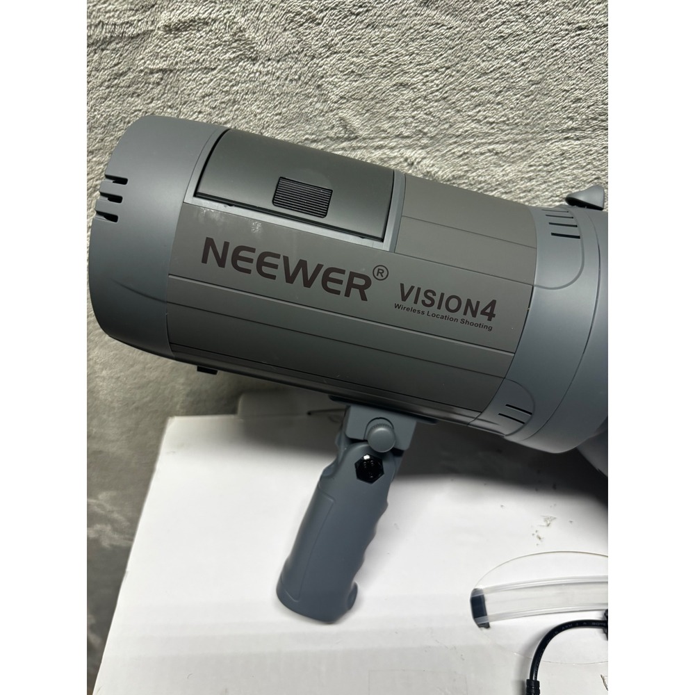 Neewer Vision4 Studio Flash Wireless Strobe VC-816TX Transmitter w/ battery - Picture 2 of 9